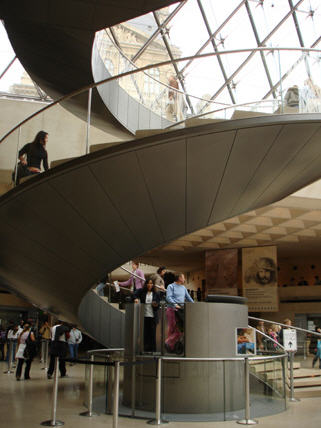 Louvre Museum platform lift 