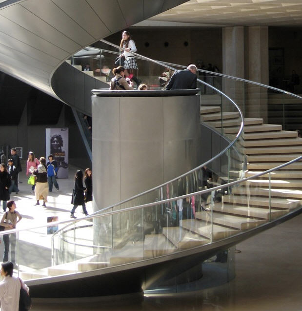  Louvre Museum platform lift 