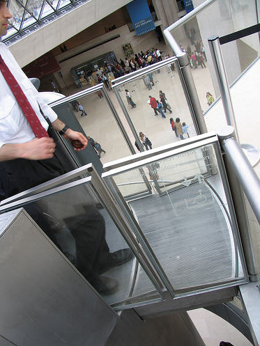  Louvre Museum platform lift 