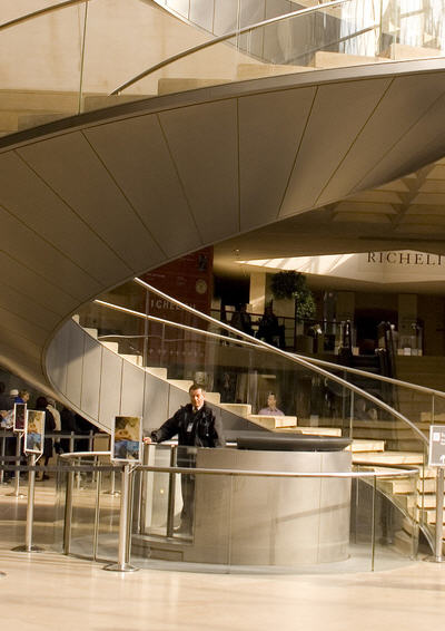  Louvre Museum platform lift 