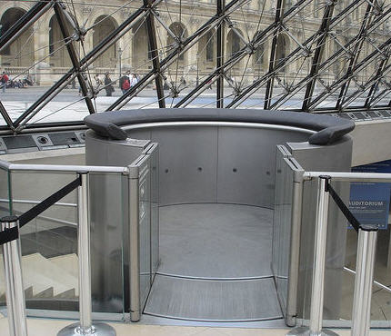  Louvre Museum platform lift 
