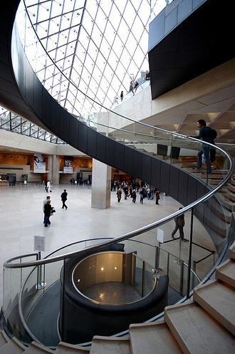  Louvre Museum platform lift 