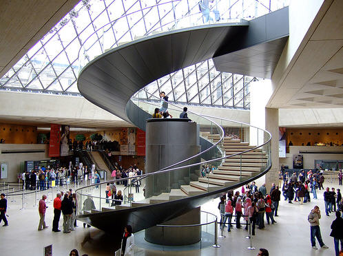  Louvre Museum platform lift 