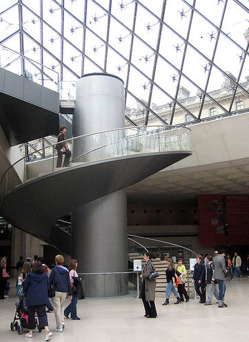  Louvre Museum platform lift 