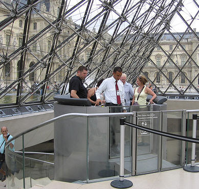  Louvre Museum platform lift 