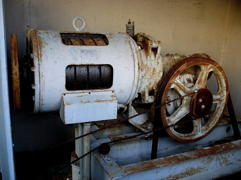  Geared Traction Machine 