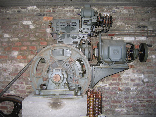  Geared Traction Machine 