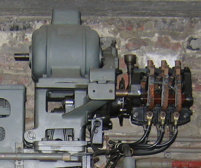  Geared Traction Machine 