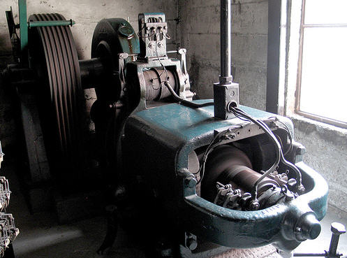  Geared Traction Machine 