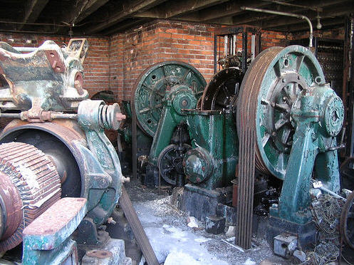  Geared Traction Machine 