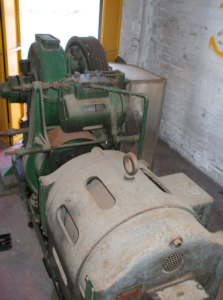  Geared Traction Machine 