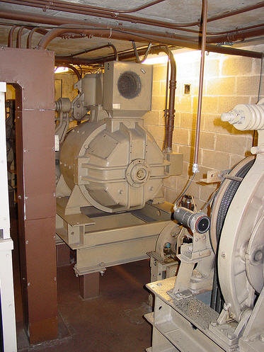  Gearless Traction Machine 