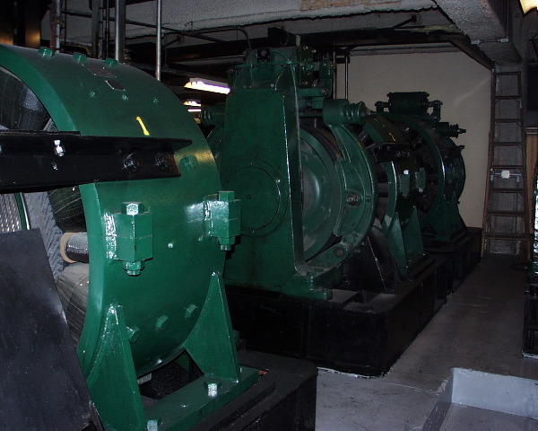  Gearless Traction Machine 