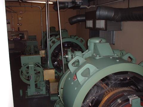  Gearless Traction Machine 