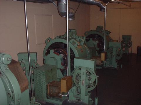  Gearless Traction Machine 