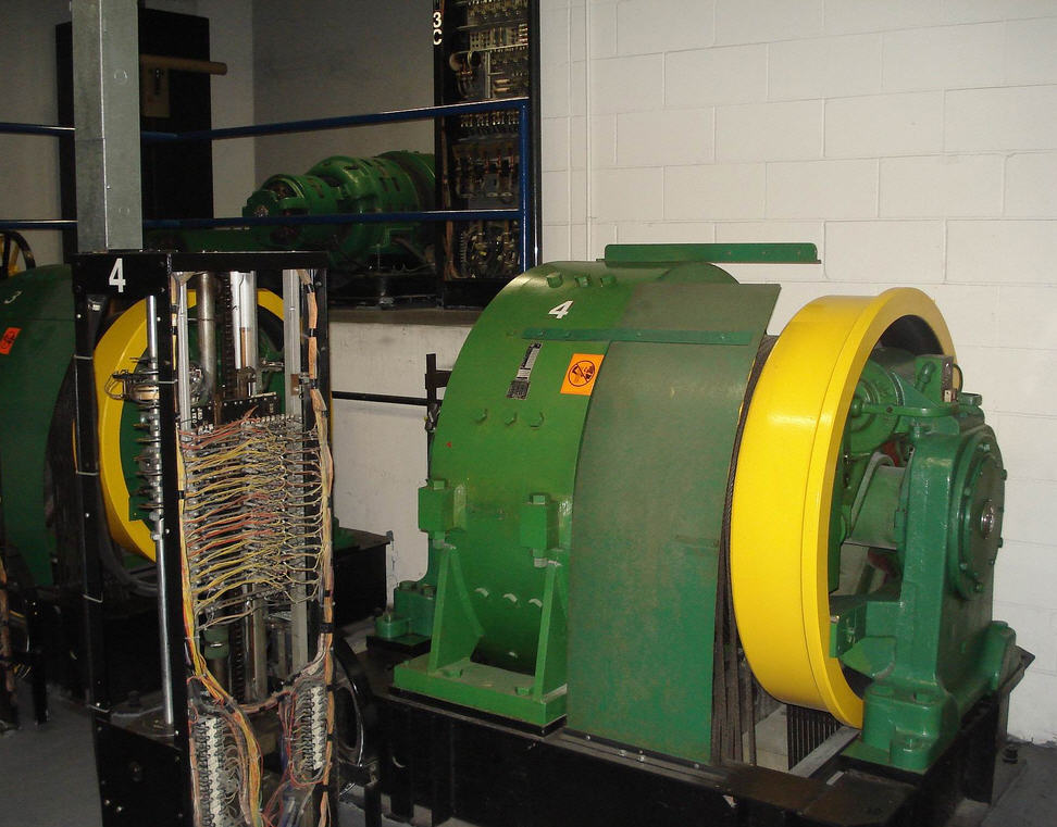 Gearless Traction Machine 
