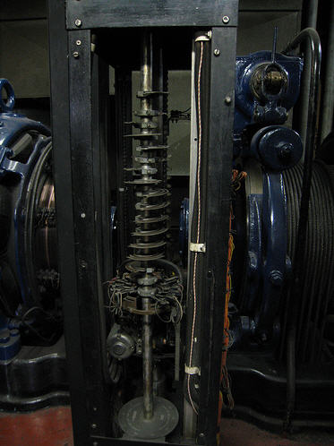  Gearless Traction Machine 