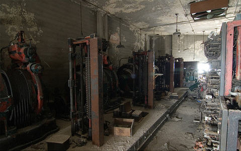  Gearless Traction Machine 