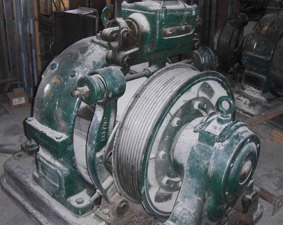  Gearless Traction Machine 