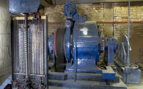 Gearless Traction Machine 