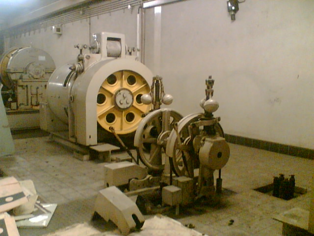  Gearless Traction Machine 