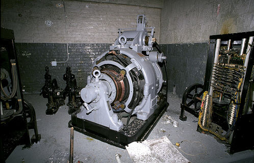  Gearless Traction Machine 