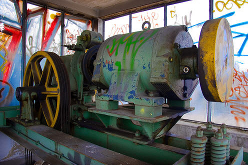  Geared Traction Machine 