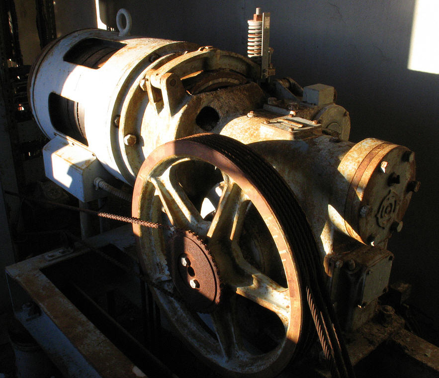  Geared Traction Machine 