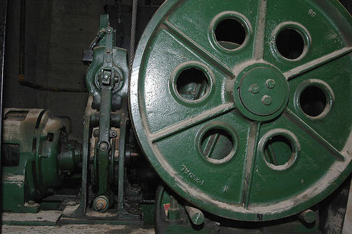  Geared Traction Machine 