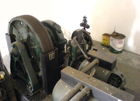  Geared Traction Machine 