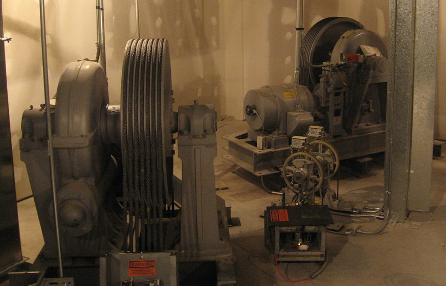  Geared Traction Machine 