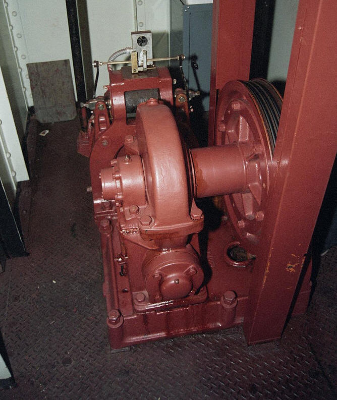  Geared Traction Machine 