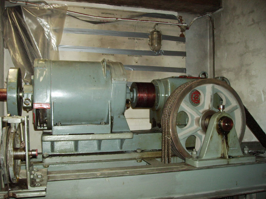  Geared Traction Machine 