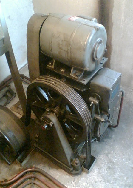  Geared Traction Machine 