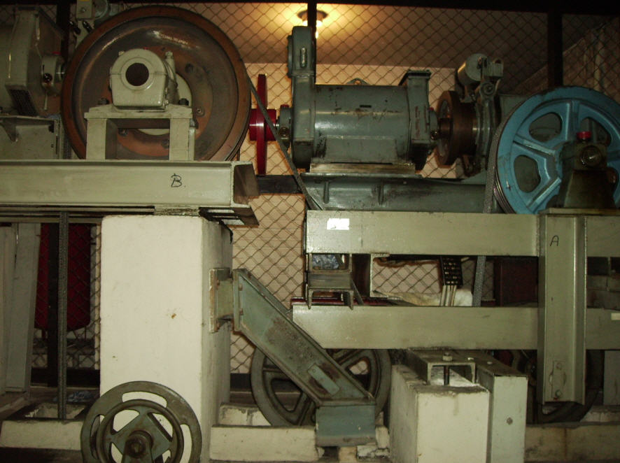  Geared Traction Machine 