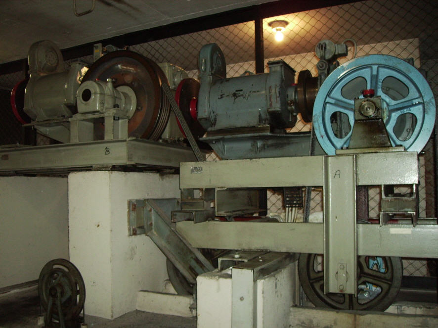  Geared Traction Machine 