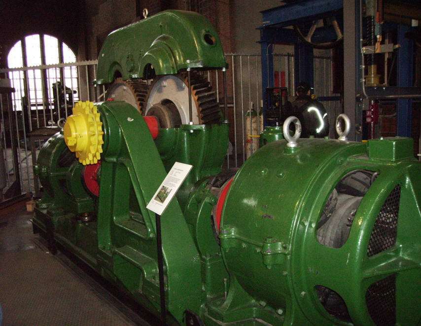  Geared Traction Machine 