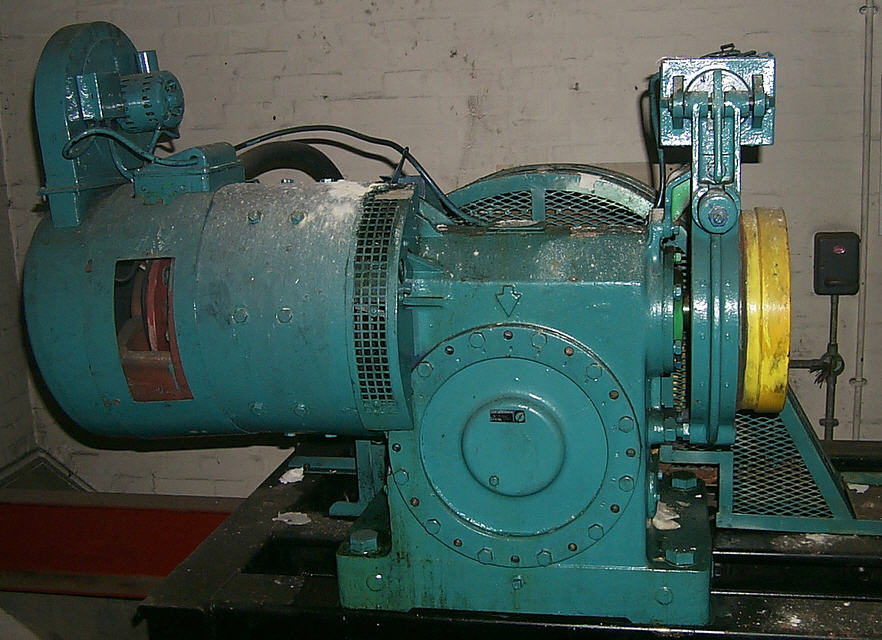  Geared Traction Machine 