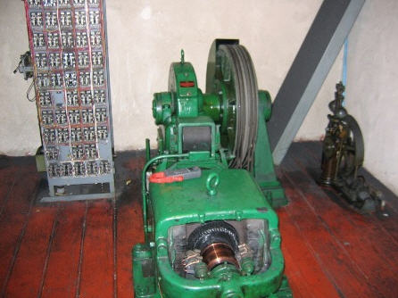  Geared Traction Machine 