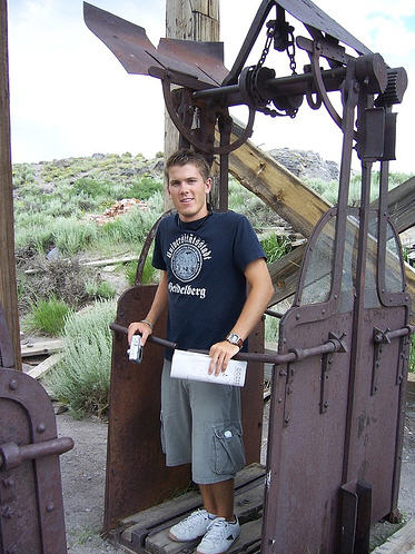 Elevator Passengers - Happy Elevator Passengers - Happy